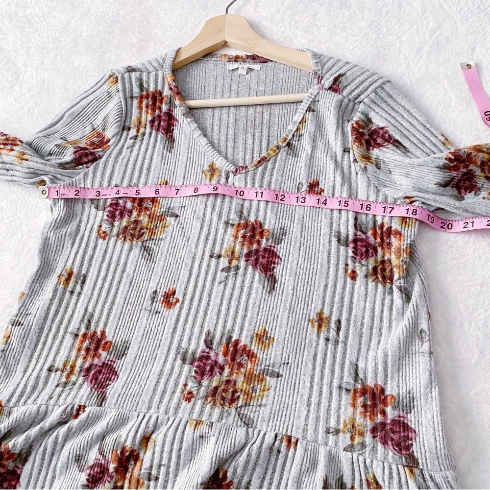 Maurice’s Grey Ribbed Floral Print Peplum Top - Picture 5 of 12